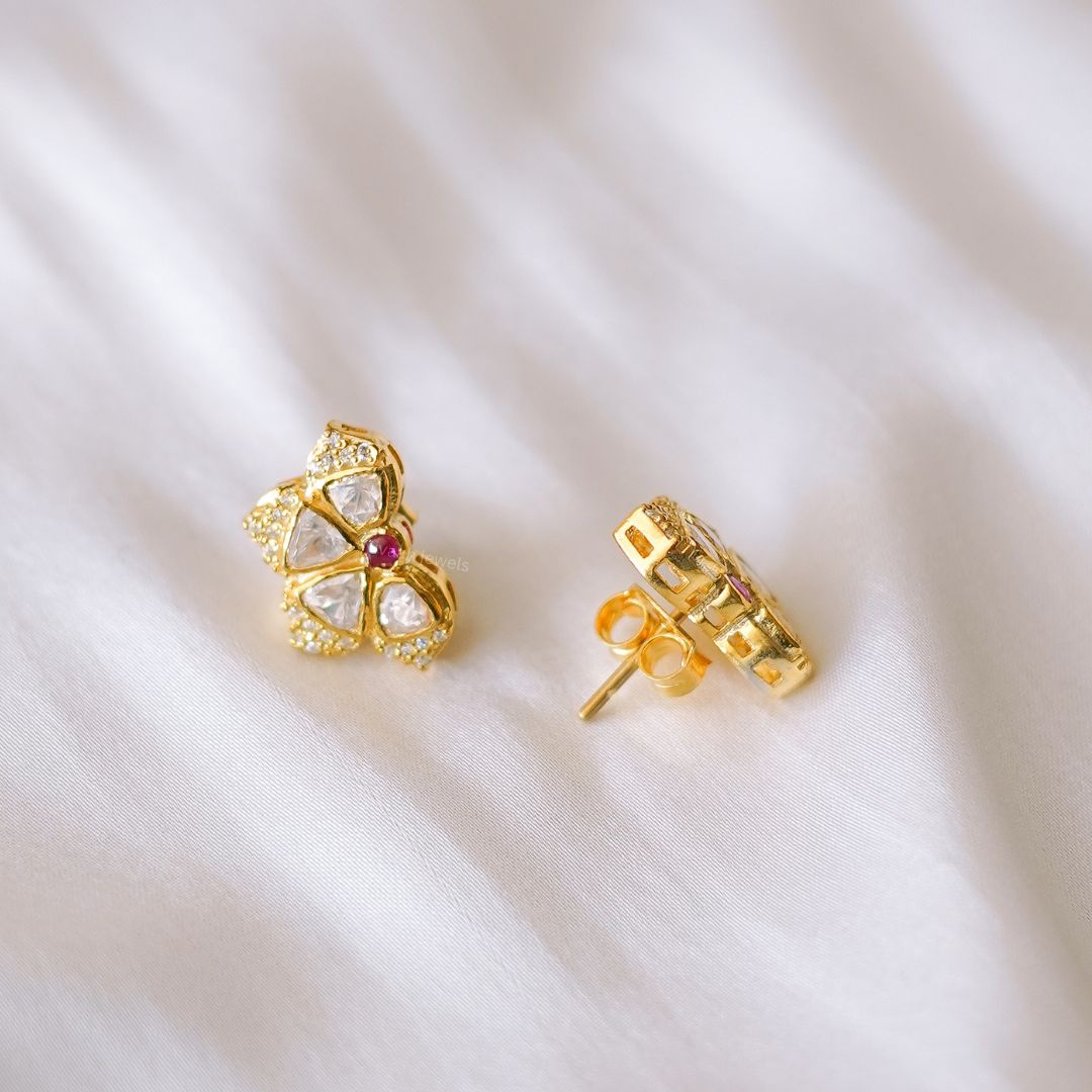 'Yara' studs